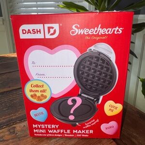 DAsh Sweethearts Mini Waffle Maker - Red
